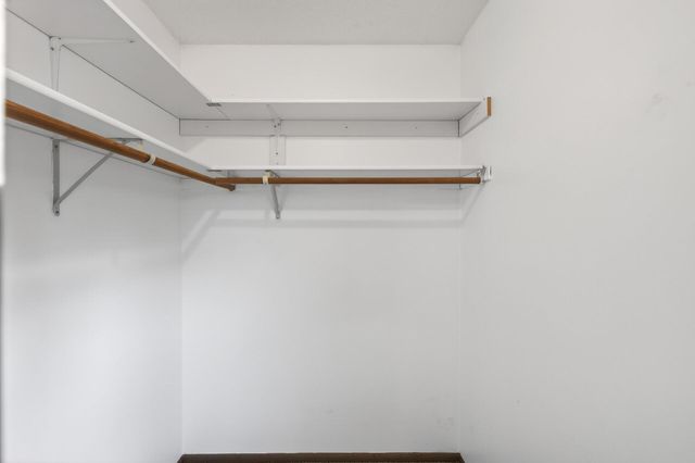 7050 43rd Street N, Oakdale, MN 55128