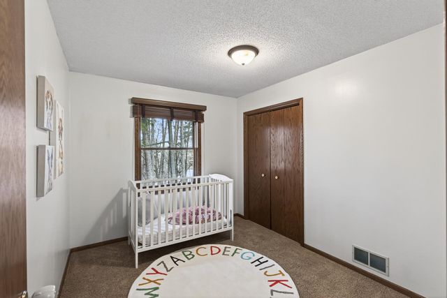 7050 43rd Street N, Oakdale, MN 55128