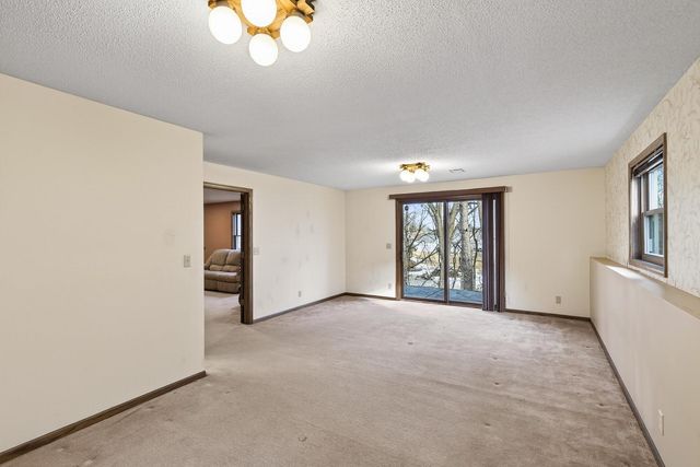 7050 43rd Street N, Oakdale, MN 55128