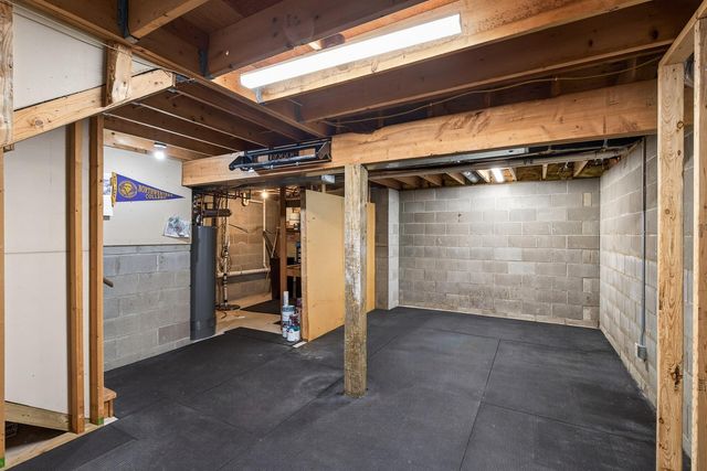 7050 43rd Street N, Oakdale, MN 55128