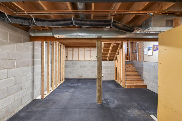 7050 43rd Street N, Oakdale, MN 55128