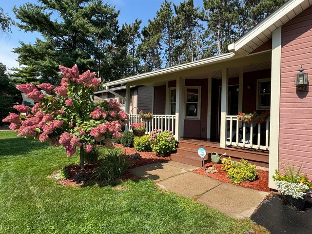 7050 43rd Street N, Oakdale, MN 55128