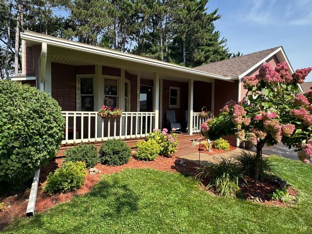 7050 43rd Street N, Oakdale, MN 55128