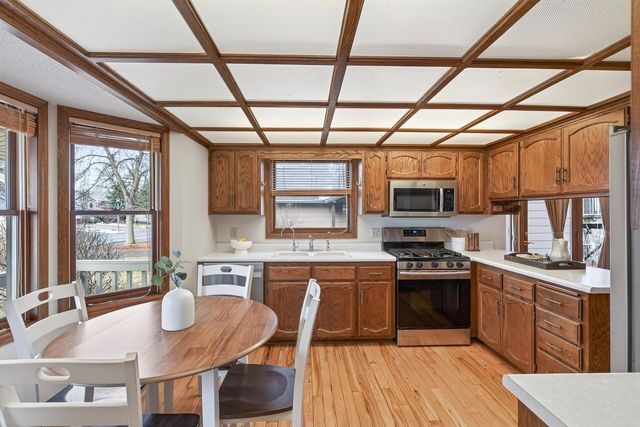 7050 43rd Street N, Oakdale, MN 55128