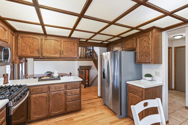 7050 43rd Street N, Oakdale, MN 55128