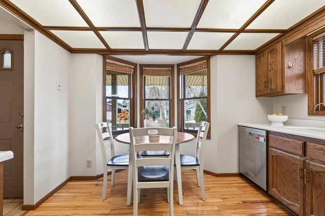 7050 43rd Street N, Oakdale, MN 55128