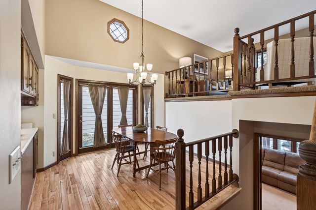 7050 43rd Street N, Oakdale, MN 55128