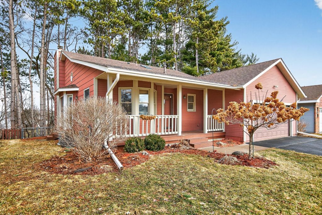 7050 43rd Street N, Oakdale, MN 55128