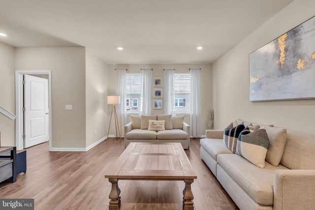 5 VENICE LN, Mount Laurel, NJ 08054