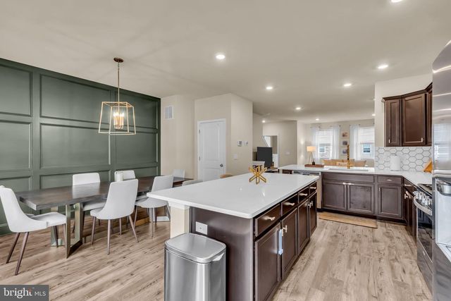 5 VENICE LN, Mount Laurel, NJ 08054