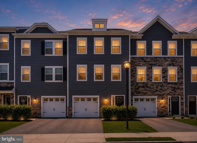 5 VENICE LN, Mount Laurel, NJ 08054