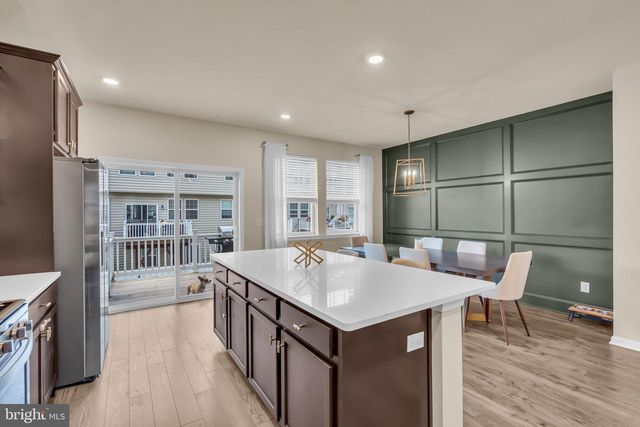 5 VENICE LN, Mount Laurel, NJ 08054