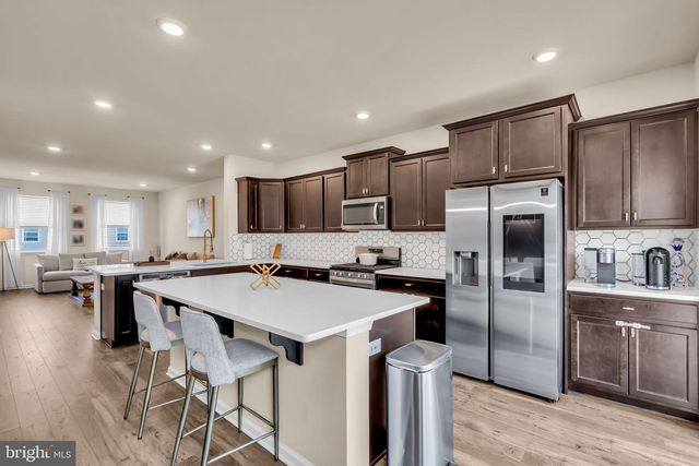 5 VENICE LN, Mount Laurel, NJ 08054