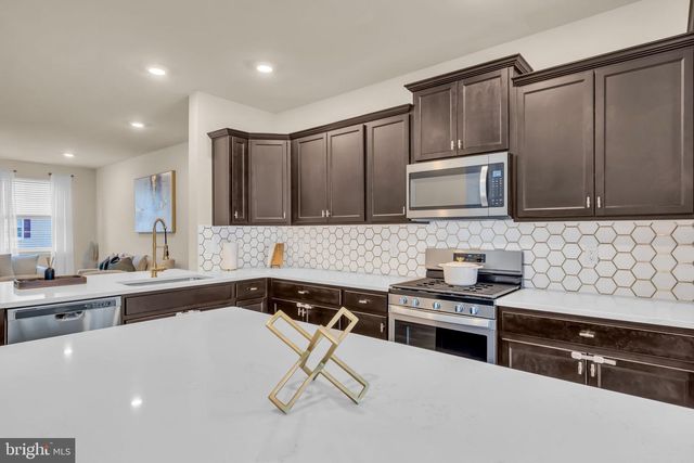 5 VENICE LN, Mount Laurel, NJ 08054