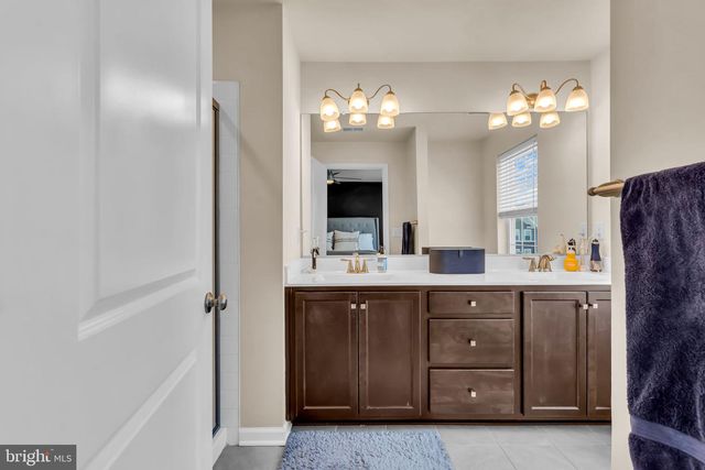 5 VENICE LN, Mount Laurel, NJ 08054