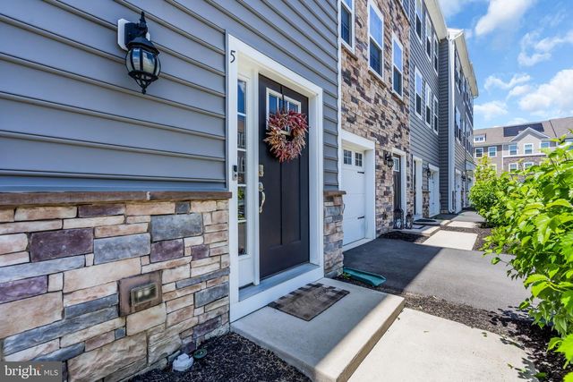 5 VENICE LN, Mount Laurel, NJ 08054