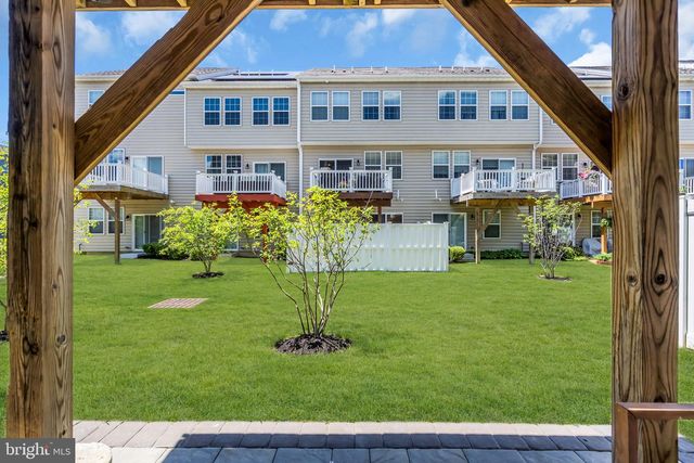 5 VENICE LN, Mount Laurel, NJ 08054