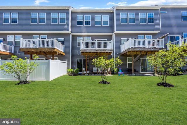 5 VENICE LN, Mount Laurel, NJ 08054