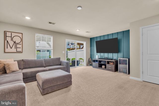 5 VENICE LN, Mount Laurel, NJ 08054