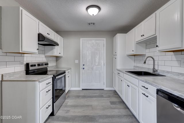 1828 W 4th Street, Joplin, MO 64801