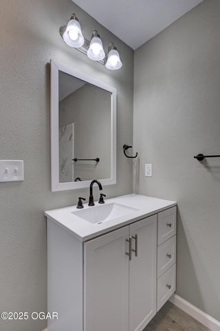 1828 W 4th Street, Joplin, MO 64801