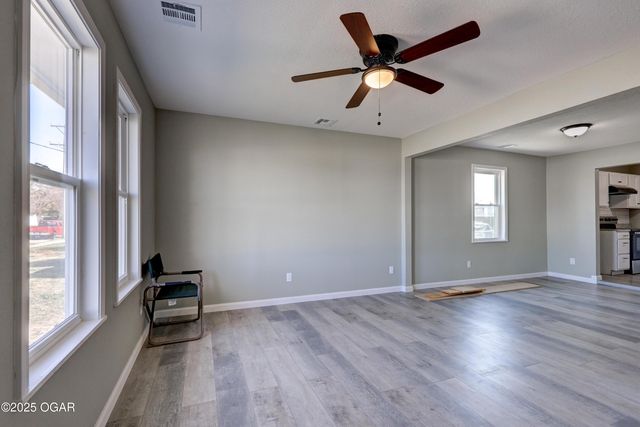 1828 W 4th Street, Joplin, MO 64801