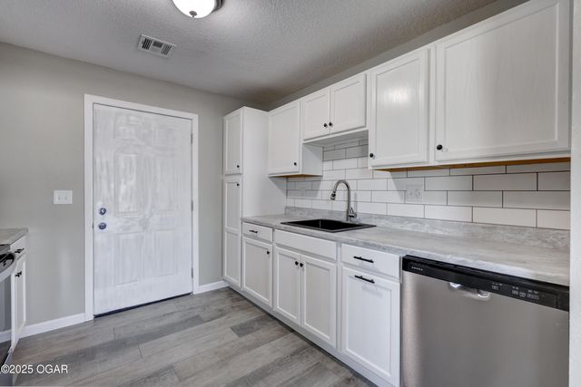 1828 W 4th Street, Joplin, MO 64801