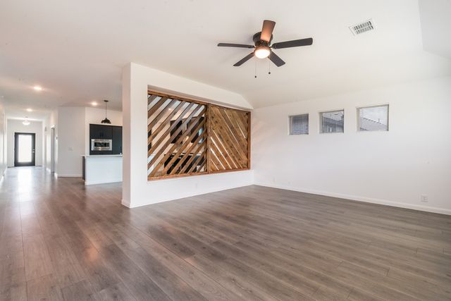 1157 Country Glen Drive, Godley, TX 76044