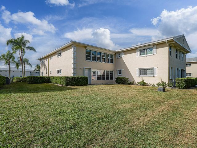 700 Lake Orchid Circle 209, Vero Beach, FL 32962