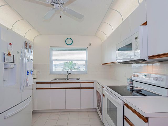 700 Lake Orchid Circle 209, Vero Beach, FL 32962
