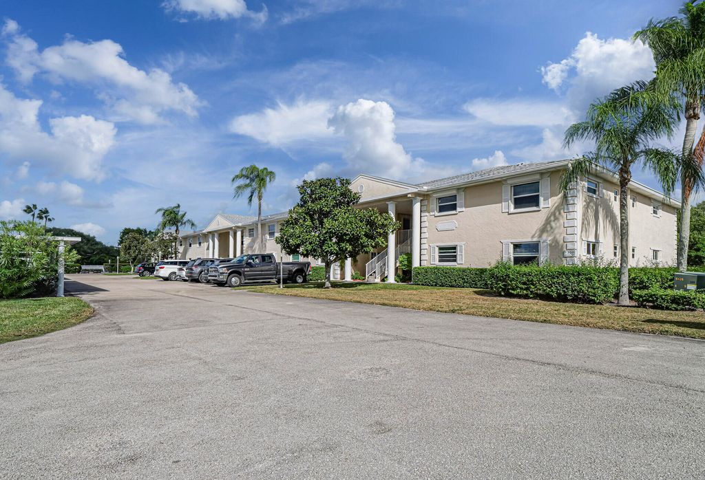 700 Lake Orchid Circle 209, Vero Beach, FL 32962