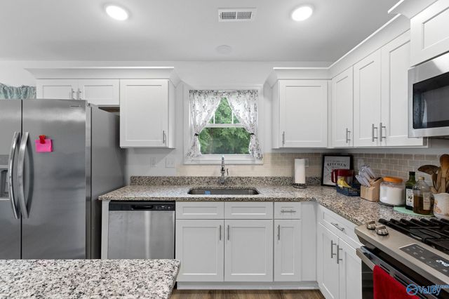 2630 Barkley Bridge Road SW, Hartselle, AL 35640