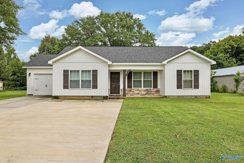 2630 Barkley Bridge Road SW, Hartselle, AL 35640