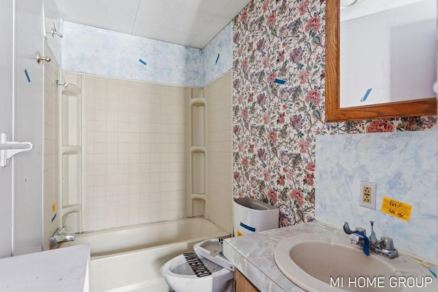 5525 Highland Avenue, Lee Twp, MI 49450