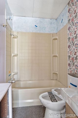 5525 Highland Avenue, Lee Twp, MI 49450