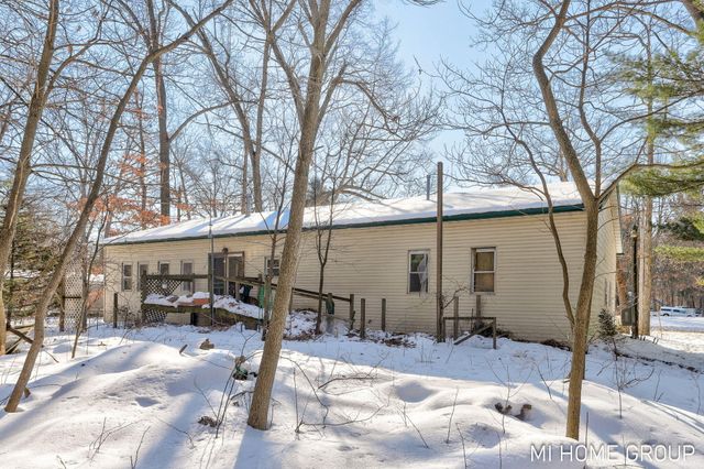 5525 Highland Avenue, Lee Twp, MI 49450