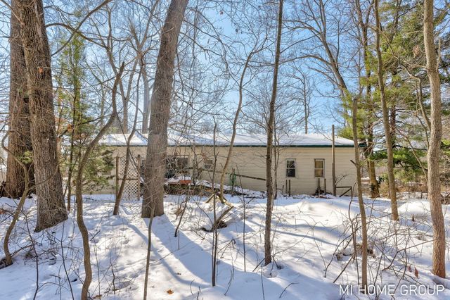 5525 Highland Avenue, Lee Twp, MI 49450