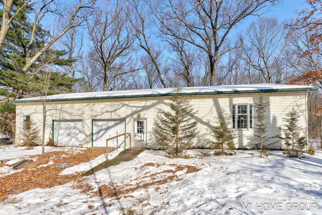 5525 Highland Avenue, Lee Twp, MI 49450