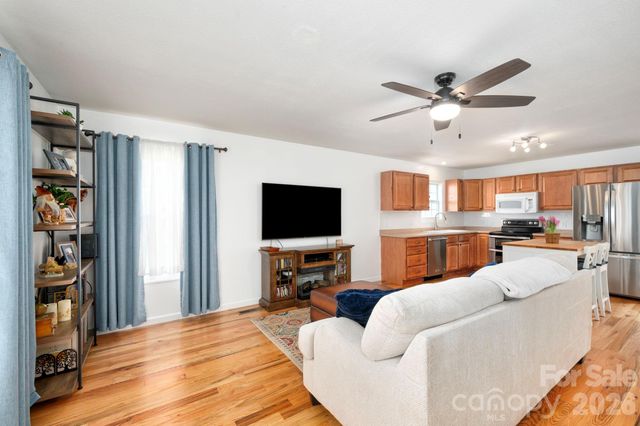 60 Huffman Road, Asheville, NC 28806