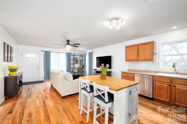 60 Huffman Road, Asheville, NC 28806