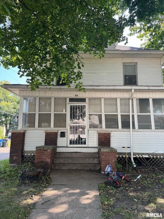211 CEDAR Street, Davenport, IA 52802
