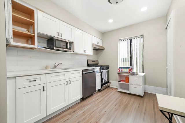 743 E Fullerton Avenue 105, Glendale Heights, IL 60139