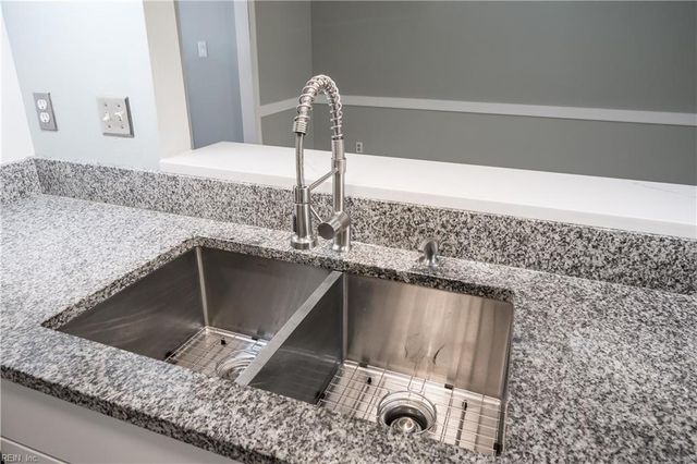 221 Mannings LN, Virginia Beach, VA 23462