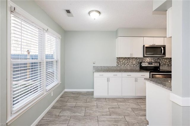 221 Mannings LN, Virginia Beach, VA 23462