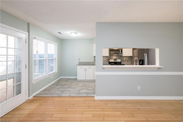 221 Mannings LN, Virginia Beach, VA 23462