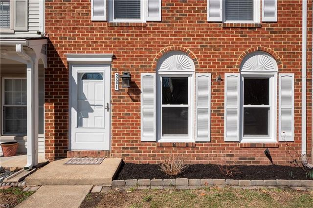 221 Mannings LN, Virginia Beach, VA 23462