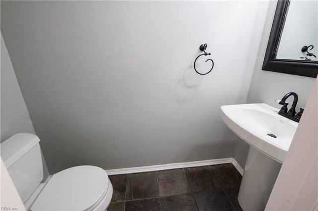 221 Mannings LN, Virginia Beach, VA 23462