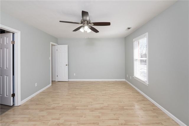 221 Mannings LN, Virginia Beach, VA 23462