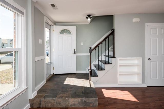 221 Mannings LN, Virginia Beach, VA 23462