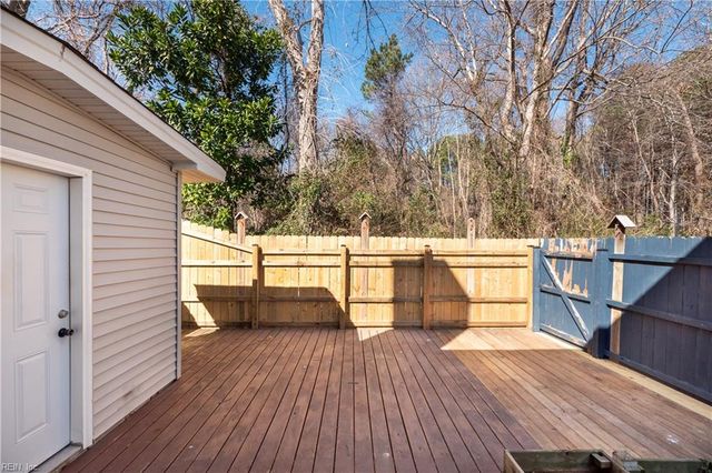 221 Mannings LN, Virginia Beach, VA 23462